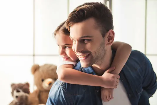 Vater mit seiner Tochter